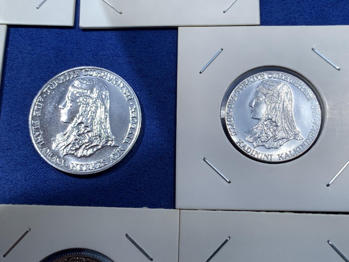 《竞宝斋》第481场 周日，周一 2场连拍 （全场包邮）20级店铺 欢迎送拍 土耳其1975-1980年F.A.O纪念币8枚套（150里拉银币齿边，光边加字两枚不同）