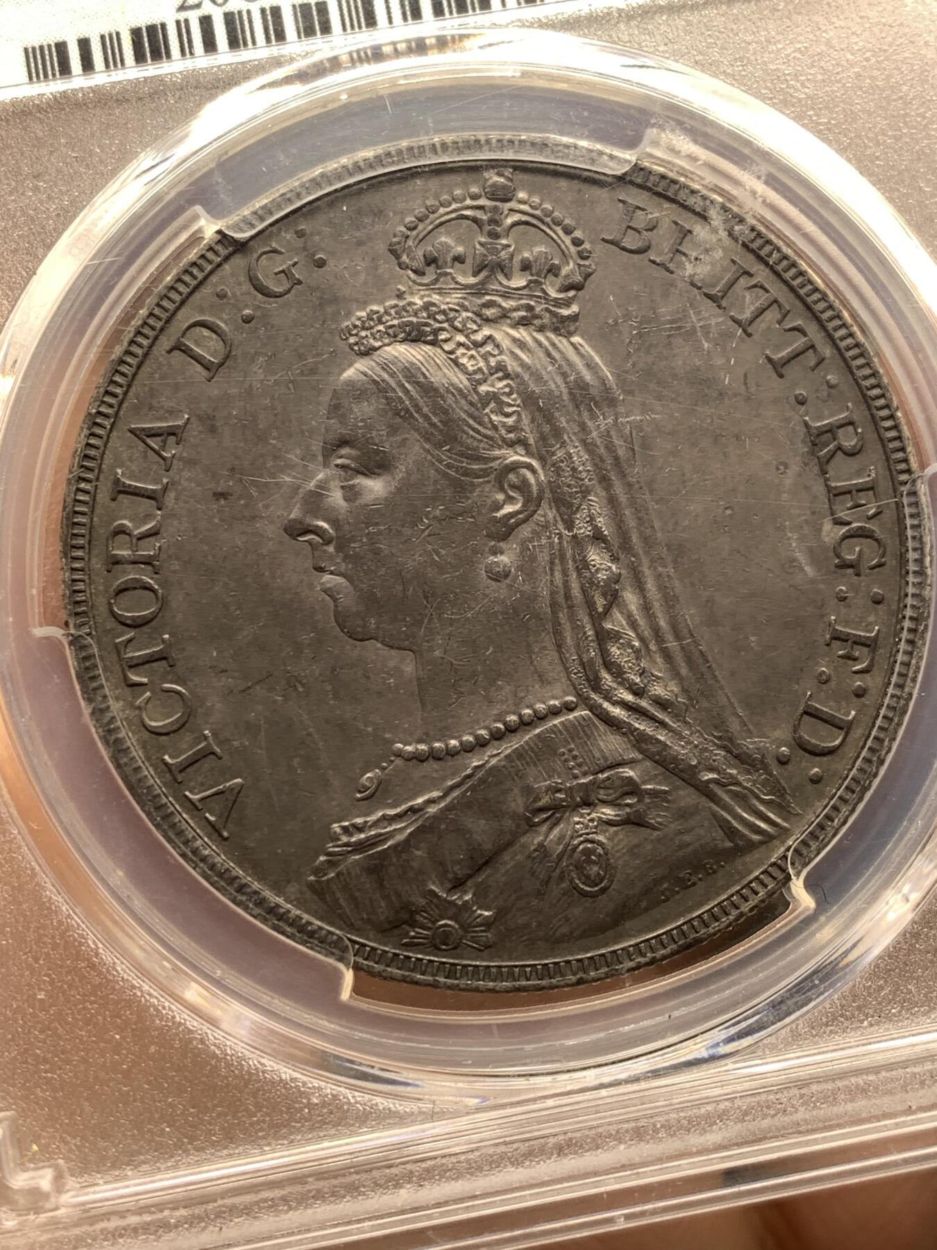 《竞宝斋》第481场 周日，周一 2场连拍 （全场包邮）20级店铺 欢迎送拍 PCGS AU55 英国1887年高冠马剑，均匀的深紫色包浆，有分不易。很有特色的一枚马剑，按国币的审美是顶级的味道币。