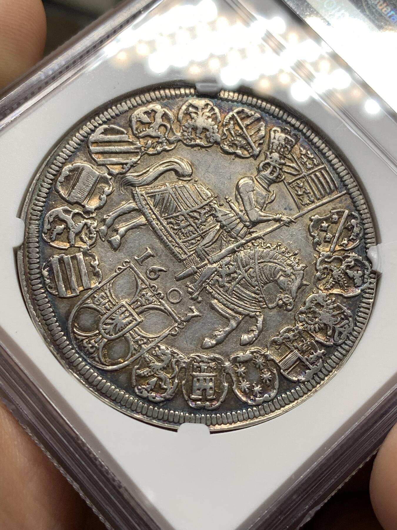 《竞宝斋》第481场 周日，周一 2场连拍 （全场包邮）20级店铺 欢迎送拍 NGC AU58 德国1603年条顿骑士泰勒大银币 双面五彩包浆 400多年的历史沉淀 充满惊喜的感官享受