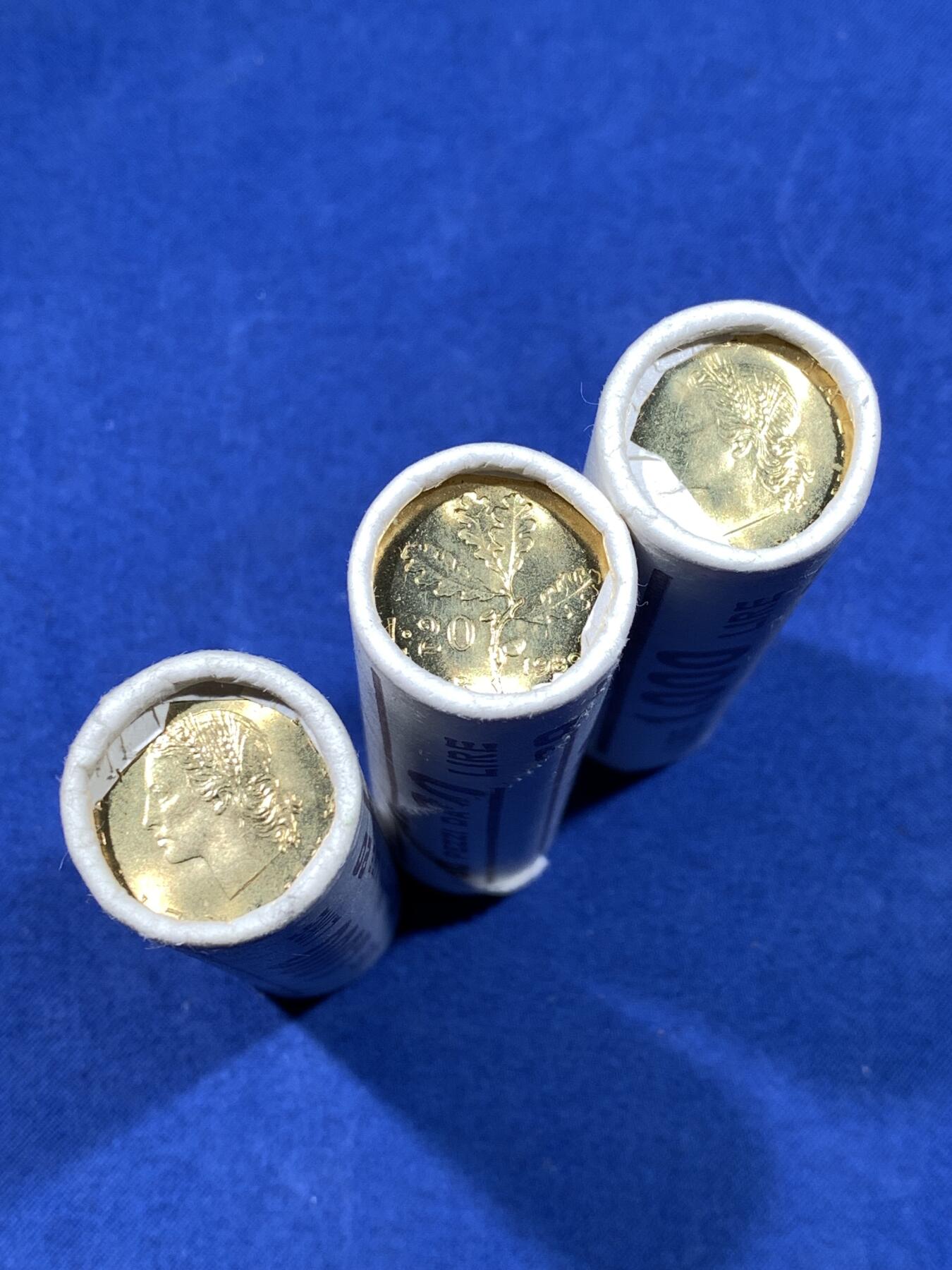 《竞宝斋》第481场 周日，周一 2场连拍 （全场包邮）20级店铺 欢迎送拍 三卷一组 意大利1989年20里拉硬币，每卷50枚（面值1000里拉），共150枚（3000里拉）。