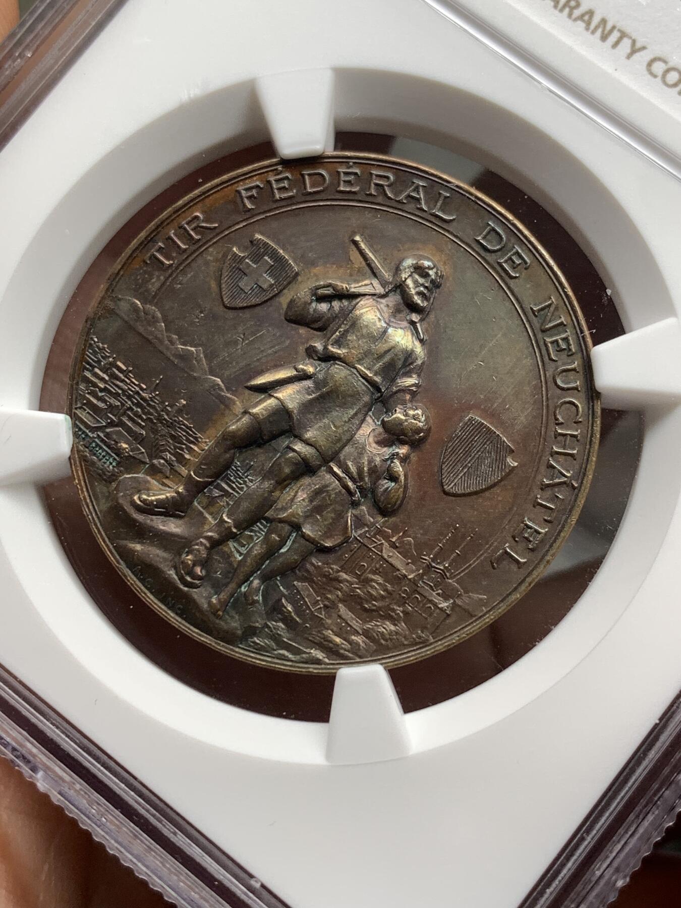 《竞宝斋》第481场 周日，周一 2场连拍 （全场包邮）20级店铺 欢迎送拍 NGC UNCD 瑞士1898年纳沙泰尔威廉泰尔父子像射击节铜章，32mm，存世量小于100枚，细节见图。