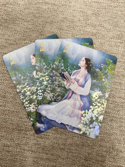 喜灰玩卡拍卖第八期，接拍品0佣金，欢迎送拍，释放现金流，让自己有资金可以购买更多喜欢的卡牌，让别的卡友能淘到更多心仪的卡牌 炎卡 红楼一梦 李纨 彩闪 三渐变