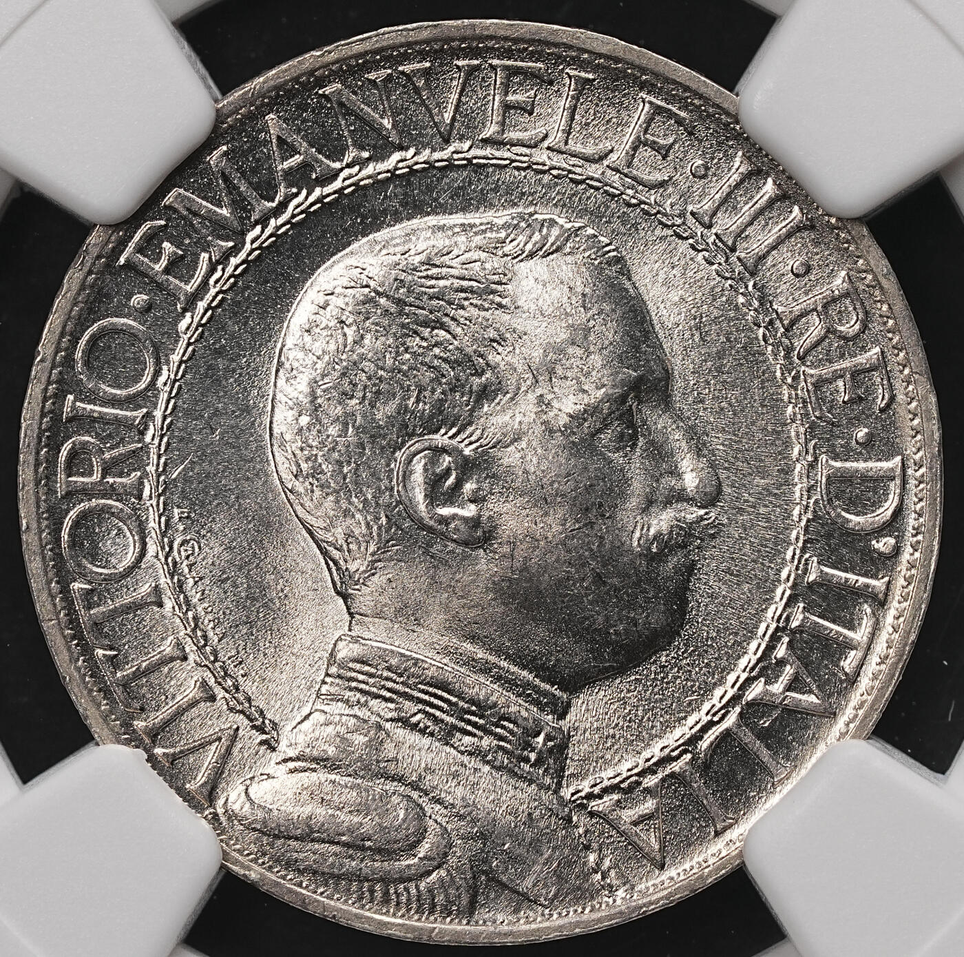 修遠堂世界钱币第112期 NGC MS65 1910年意大利圈版马车1里拉银币，收藏级状态，少见的年份