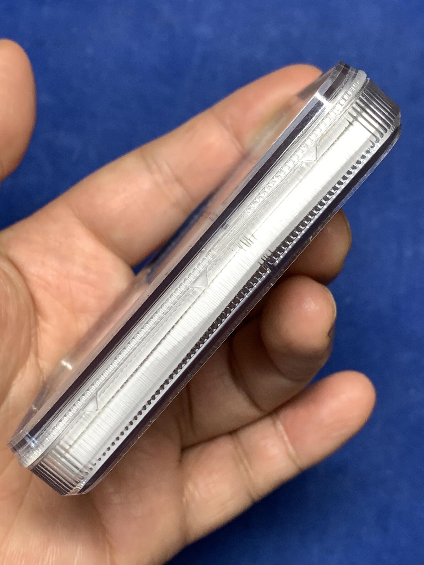 《竞宝斋》第481场 周日，周一 2场连拍 （全场包邮）20级店铺 欢迎送拍 NGC MS63 意大利高浮雕大银章，纪念1796年贝加莫卡拉拉艺术学院成立，漂亮的紫罗兰彩，十分少见。带925银标，44mm，重39克，加厚盒装。细节见图