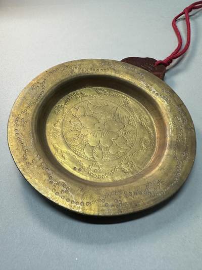 清-民国-建国｜老铜器专场.伍 民国/建国初老黄铜錾刻花卉纹小碟