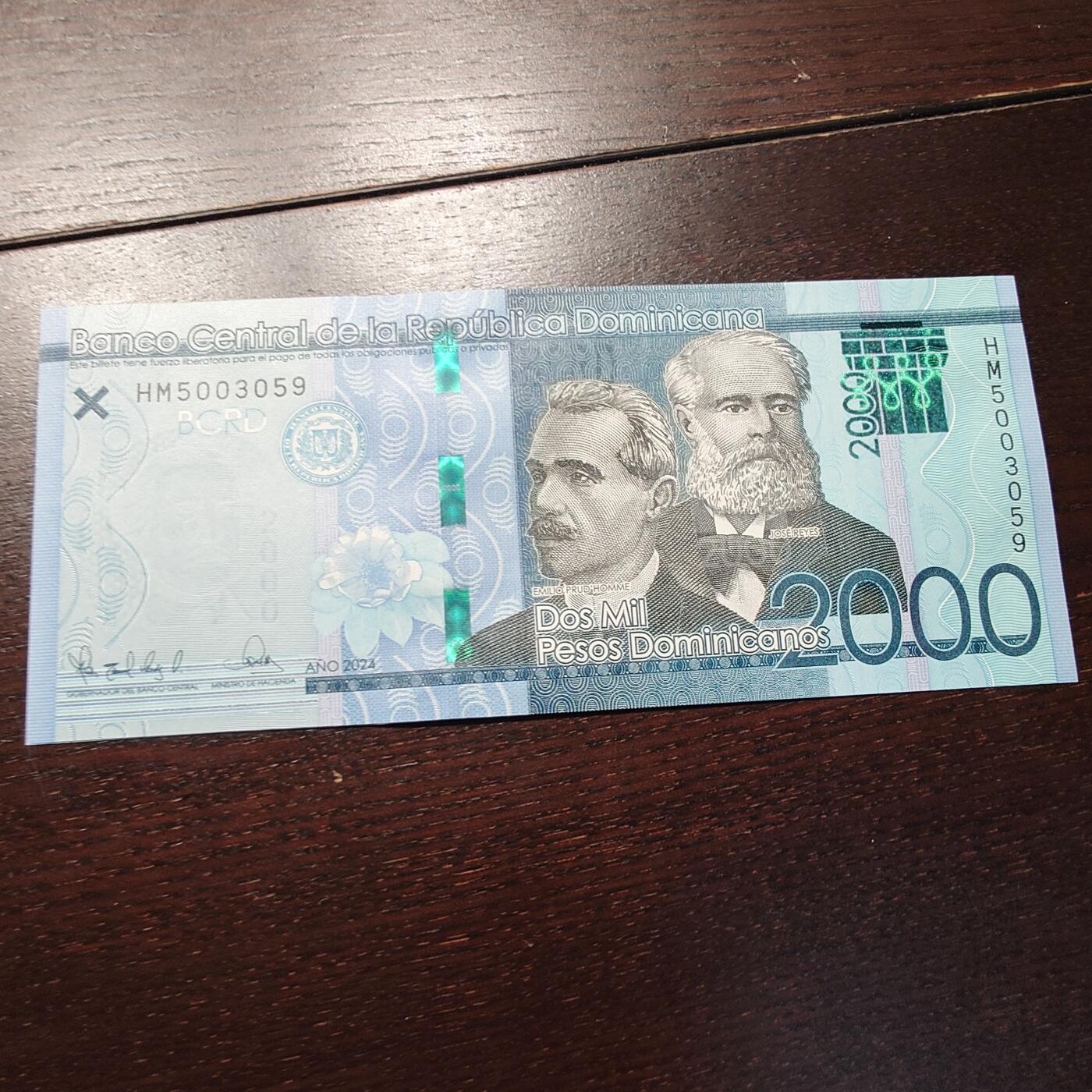世界钱币～微拍第245期暨2026年第26期  新货卖剩品种部分上架提供选购【有看中的就一开始就出价，别为了晚付几天押金拖到最后，这里没出价的只要群里卖掉了就会撤】 2024年多米尼加2000比索 全新绝品无47尾号059