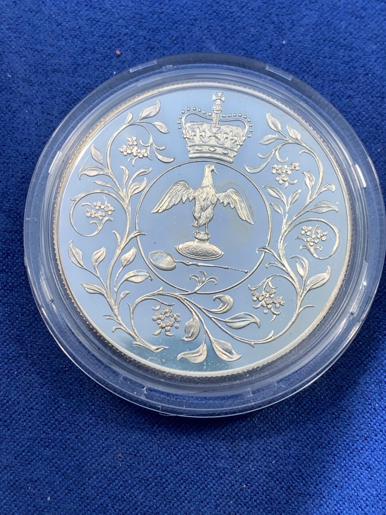 《竞宝斋》第481场 周日，周一 2场连拍 （全场包邮）20级店铺 欢迎送拍 英国1977年伊丽莎白二世登基25周年（银禧）25便士纪念银币（克朗型） 带盒