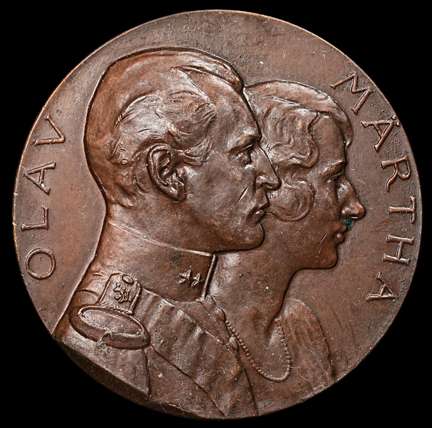 修遠堂世界钱币第112期 1930年斯德哥尔摩 “挪威周” 纪念铜章（奥拉夫王储与玛莎公主头像），45.00mm，44.30g