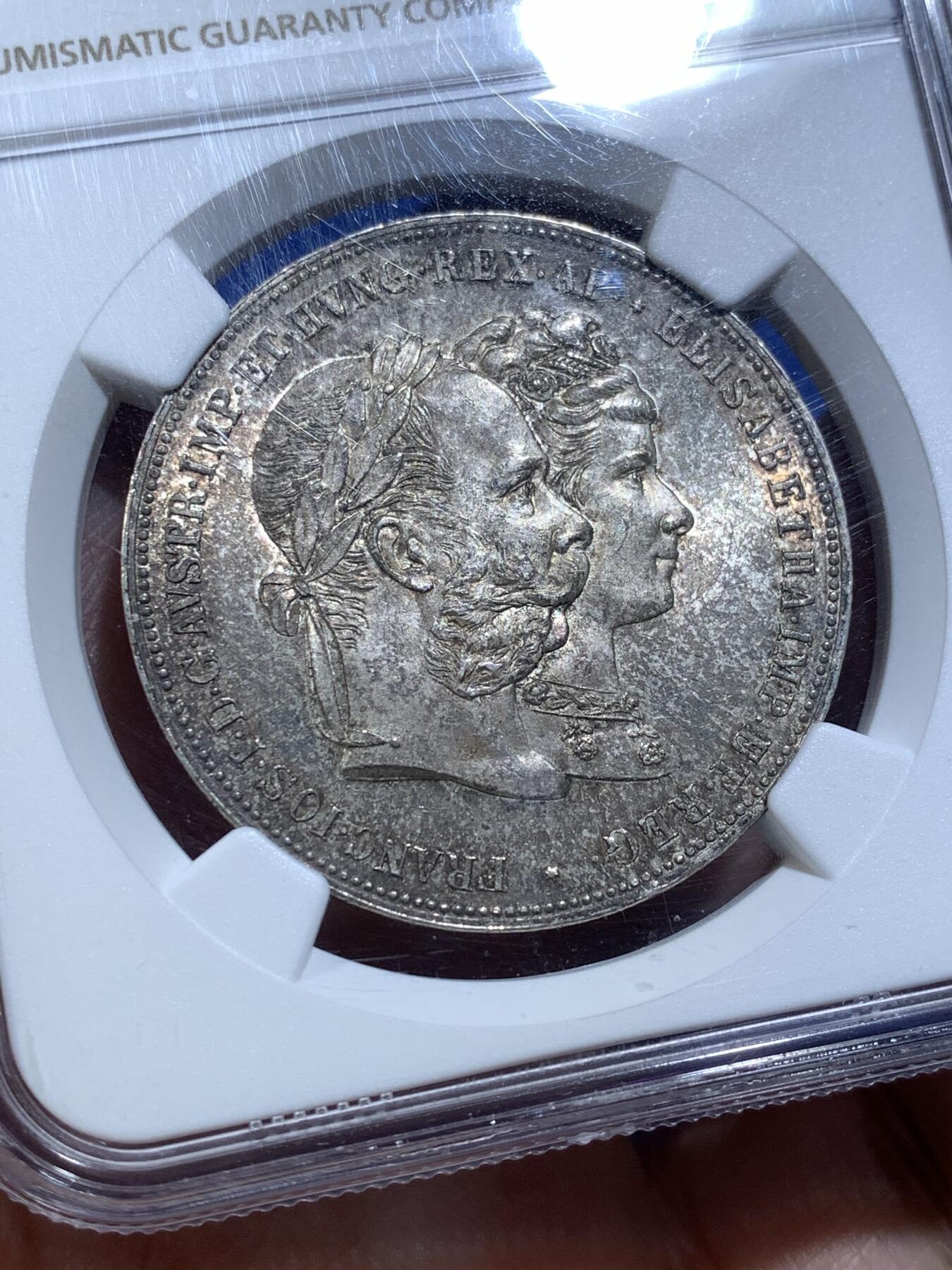 《竞宝斋》第481场 周日，周一 2场连拍 （全场包邮）20级店铺 欢迎送拍 亚军分 NGC MS65 奥匈帝国 1879年 弗朗茨一世和茜茜公主银婚纪念 2弗洛林泰勒型大银币 双面深彩包浆 高分确实不容易