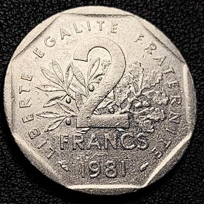 泉币菌-第229场-拍品多 请提前出价 1981年 法国2法郎 播种女神 26.5mm 异形币