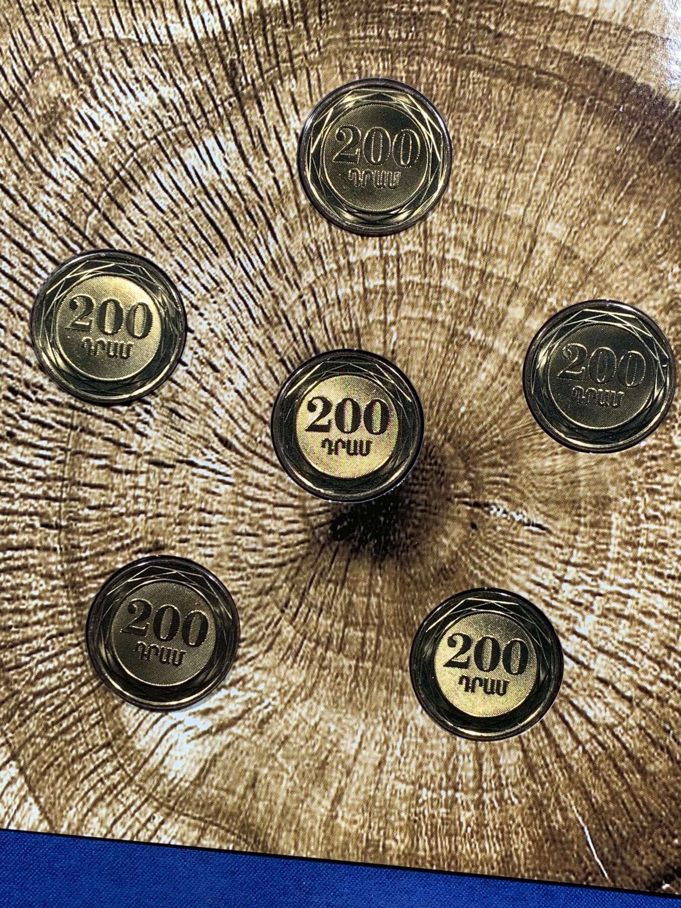 《竞宝斋》第481场 周日，周一 2场连拍 （全场包邮）20级店铺 欢迎送拍 亚美尼亚2014年野生树木系列纪念币套装，全套6枚，含6种珍稀树木主题，设计精美，原装原册，品相很美。