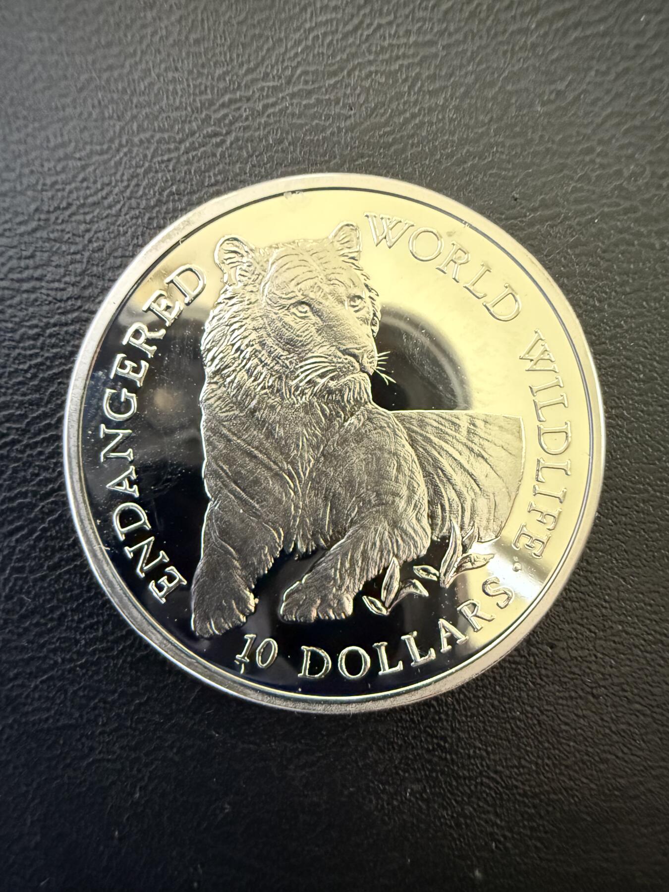 【周六 19:30】乾藏阁外国银币专场・裸币 / 评级币 + 银章铜章 保真包老 库克群岛 1990 年 世界濒危野生动物系列 非洲狮 10 元 10 克 0.925 银 精制银币