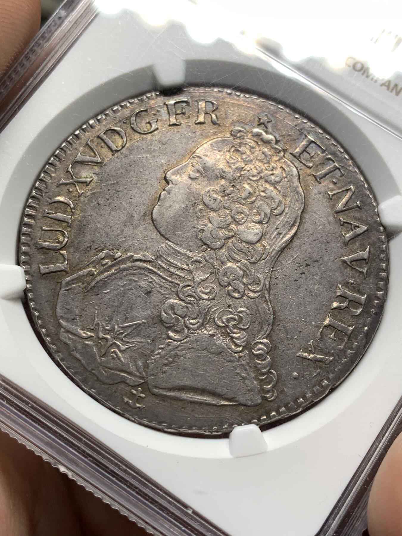 《竞宝斋》第481场 周日，周一 2场连拍 （全场包邮）20级店铺 欢迎送拍 唯一冠军分 NGC AU55 法国路易十五1738N埃居大银币 青年版背橄榄枝，1738年N厂 Montpellier 铸造，少见小厂唯一评级记录。状态很好细节拉满。