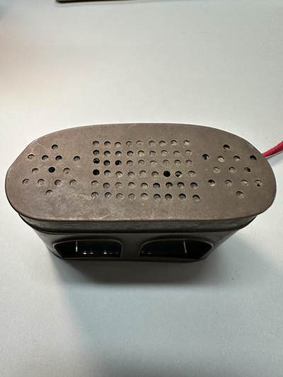 清-民国-建国｜老铜器专场.伍 民国/建国初老黄铜双窗鸣虫盒（玻璃为后配）