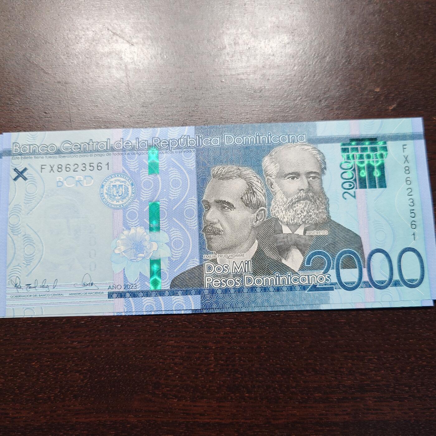 世界钱币～微拍第245期暨2026年第26期  新货卖剩品种部分上架提供选购【有看中的就一开始就出价，别为了晚付几天押金拖到最后，这里没出价的只要群里卖掉了就会撤】 2023年多米尼加2000比索 全新绝品无47尾号561