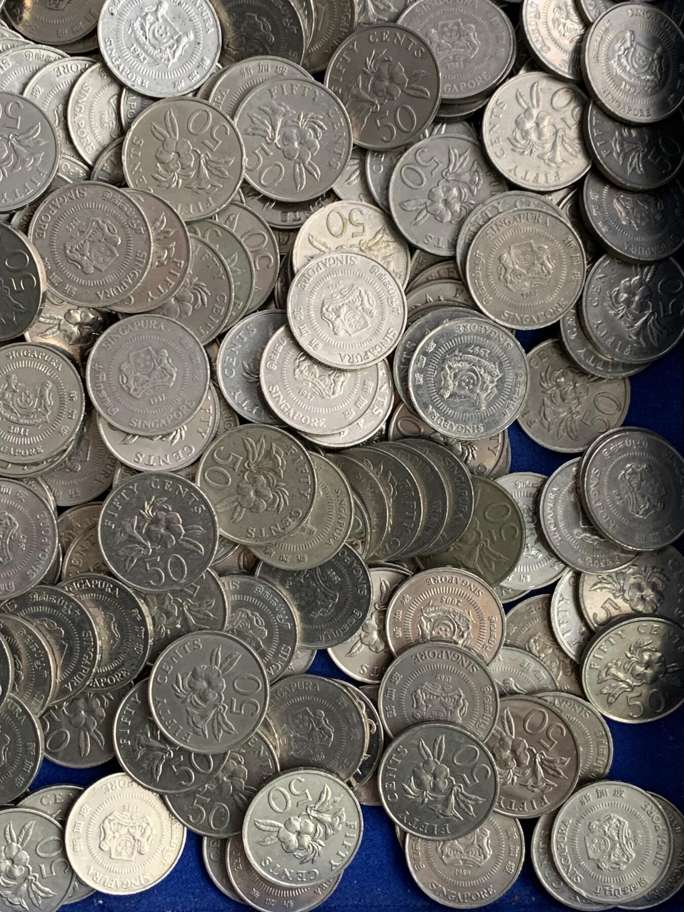 《竞宝斋》第481场 周日，周一 2场连拍 （全场包邮）20级店铺 欢迎送拍 新加坡零钱 50分400枚硬币，重量2916克+，一枚7.29克，面值200新加坡元！汇率值约1070人民币！