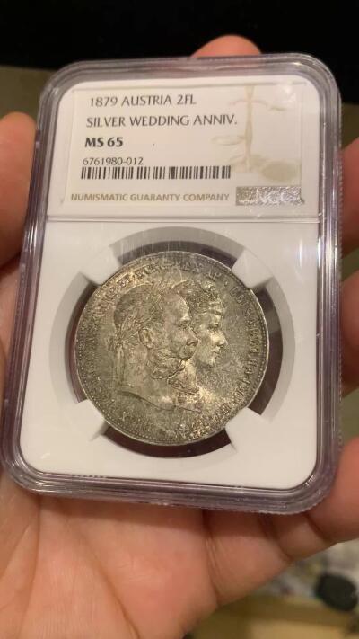 《竞宝斋》第481场 周日，周一 2场连拍 （全场包邮）20级店铺 欢迎送拍 亚军分 NGC MS65 奥匈帝国 1879年 弗朗茨一世和茜茜公主银婚纪念 2弗洛林泰勒型大银币 双面深彩包浆 高分确实不容易