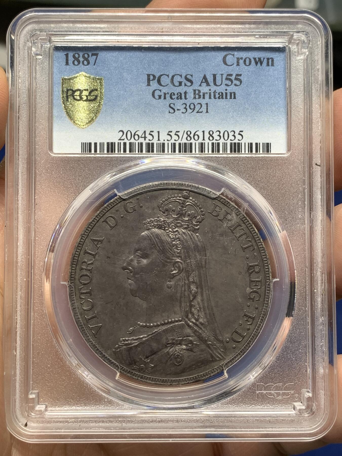 《竞宝斋》第481场 周日，周一 2场连拍 （全场包邮）20级店铺 欢迎送拍 PCGS AU55 英国1887年高冠马剑，均匀的深紫色包浆，有分不易。很有特色的一枚马剑，按国币的审美是顶级的味道币。