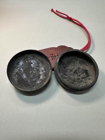 清-民国-建国｜老铜器专场.伍 建国初老铜圆形铜墨盒 錾刻天坛和平鸽五星纹