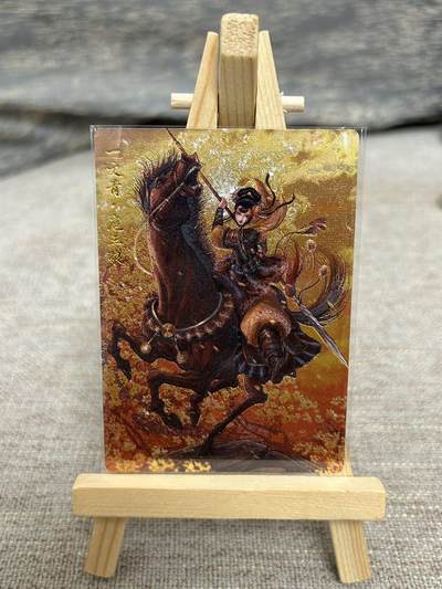 喜灰玩卡拍卖第八期，接拍品0佣金，欢迎送拍，释放现金流，让自己有资金可以购买更多喜欢的卡牌，让别的卡友能淘到更多心仪的卡牌 【限编】 卡德曼  谷粒老师绘 扈三娘 058B 限编194/300编 折光粗闪