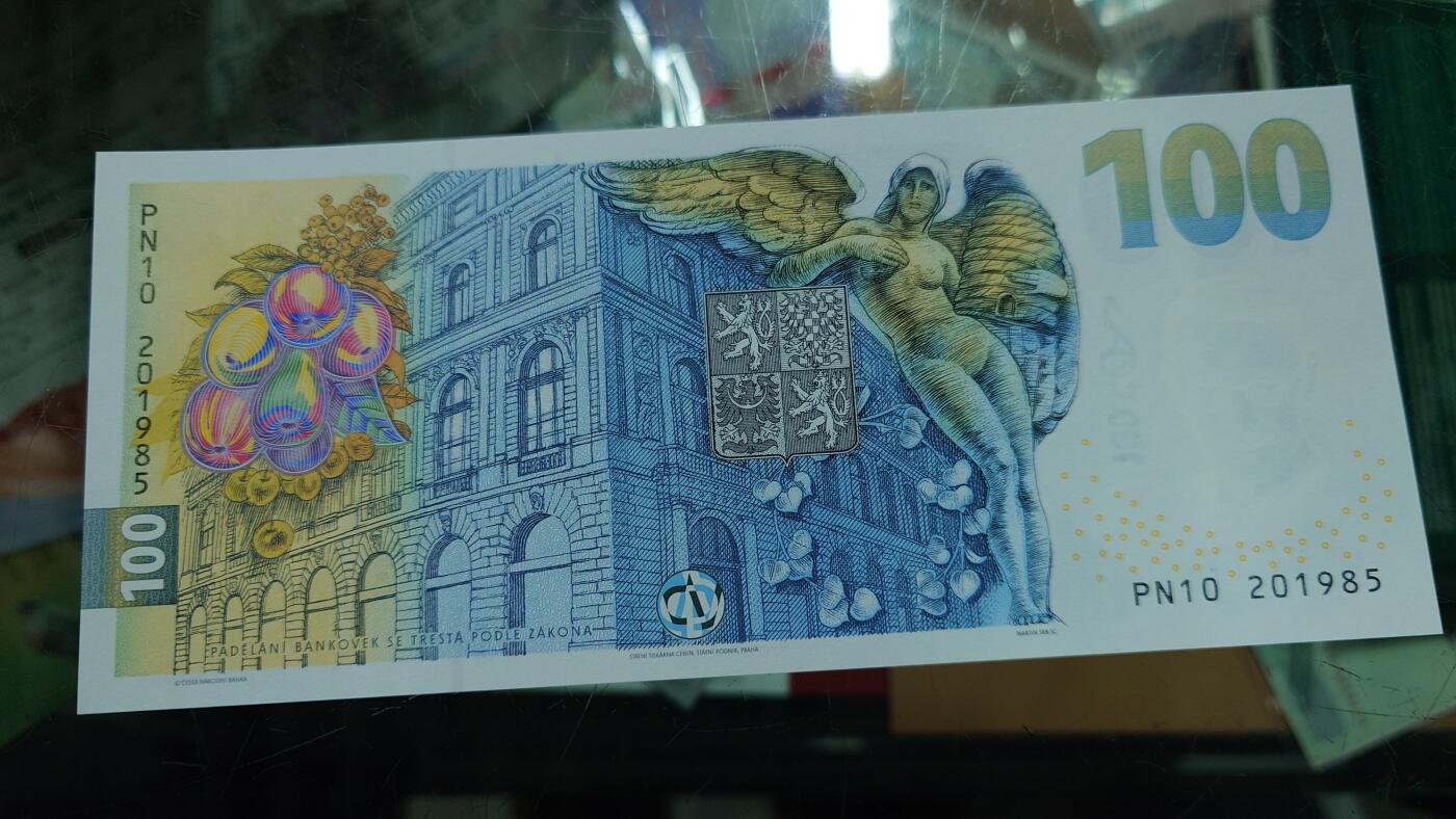 世界钱币～微拍第245期暨2026年第26期  新货卖剩品种部分上架提供选购【有看中的就一开始就出价，别为了晚付几天押金拖到最后，这里没出价的只要群里卖掉了就会撤】 2026年捷克100克朗纪念钞 全新绝品无47尾号985