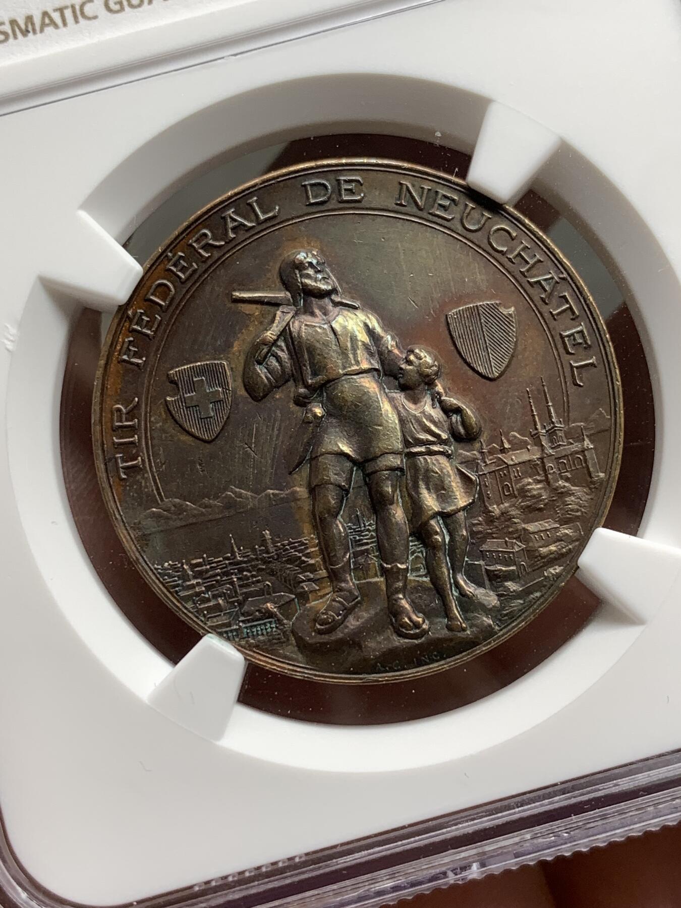 《竞宝斋》第481场 周日，周一 2场连拍 （全场包邮）20级店铺 欢迎送拍 NGC UNCD 瑞士1898年纳沙泰尔威廉泰尔父子像射击节铜章，32mm，存世量小于100枚，细节见图。