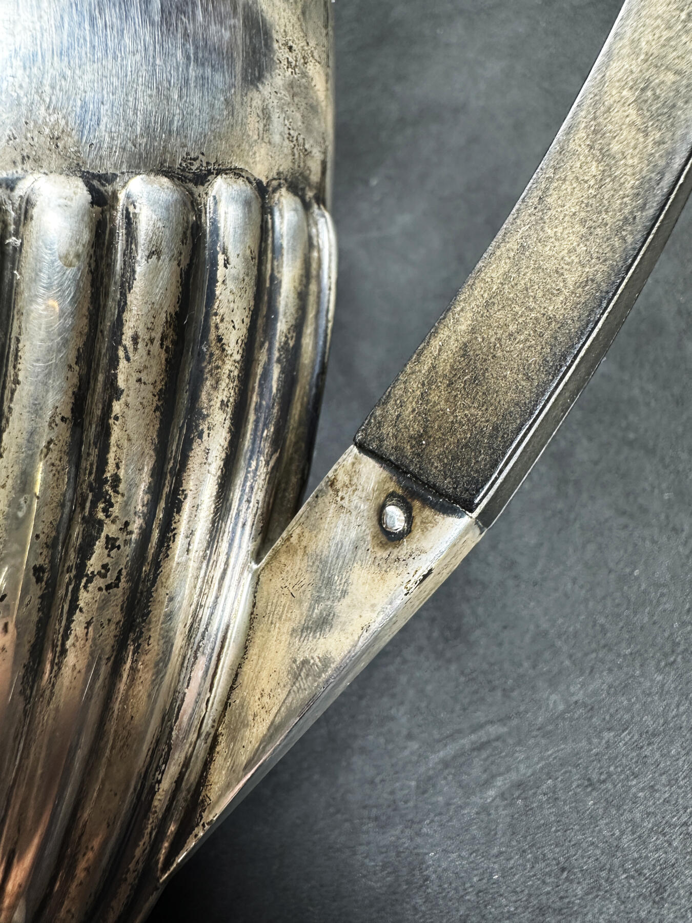 【俄甄集藏】满园春色-2026年(051)04-22星期三 晚 19:30 全场包邮 英国伯明翰1905年爱德华七世时期古董银茶壶，高：250mm，宽：270mm，壶身直径：100mm，重量：590克，925银，上期被鸽重拍