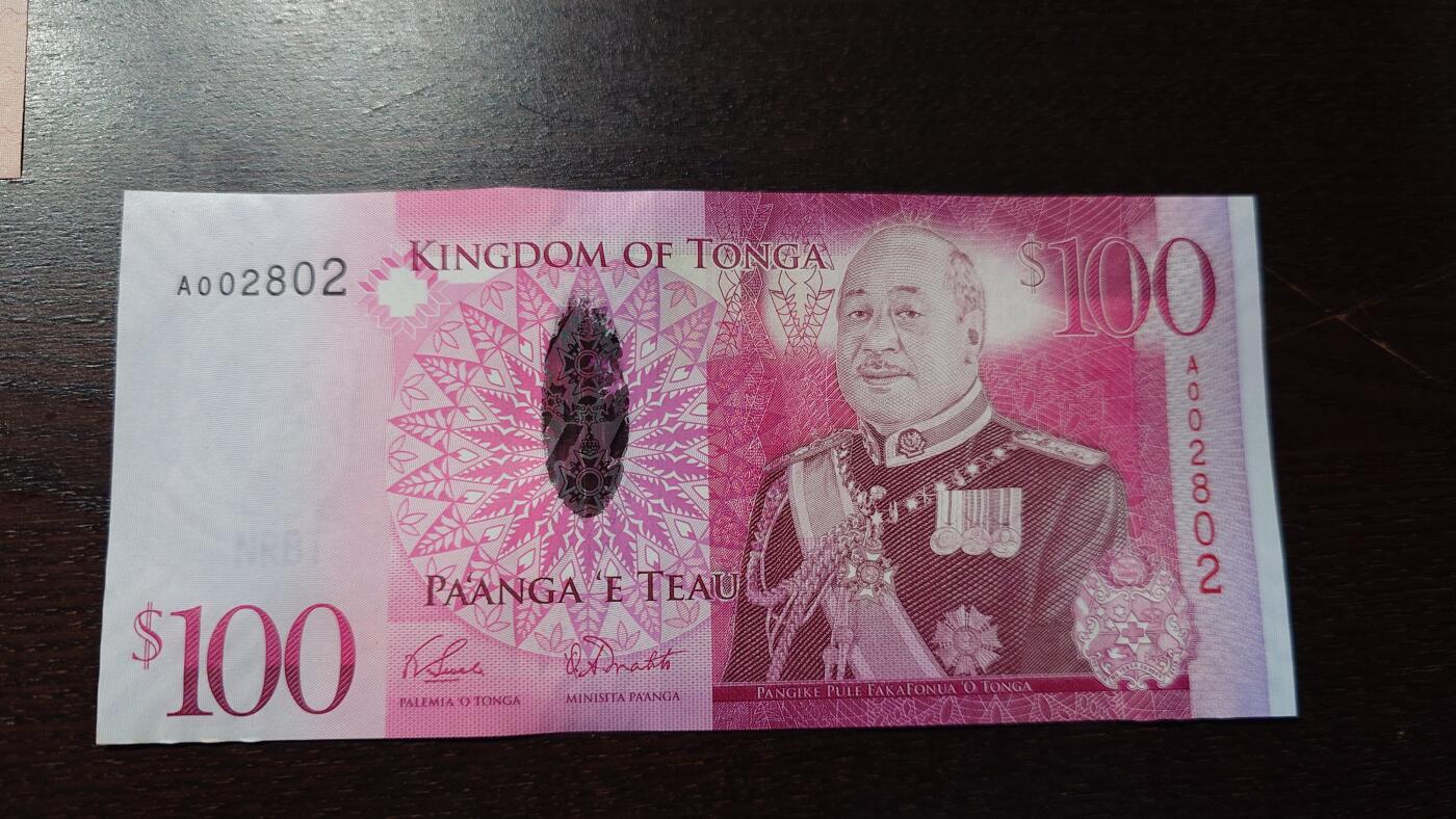 世界钱币～微拍第245期暨2026年第26期  新货卖剩品种部分上架提供选购【有看中的就一开始就出价，别为了晚付几天押金拖到最后，这里没出价的只要群里卖掉了就会撤】 2008年汤加100元 全新绝品无47尾号2802