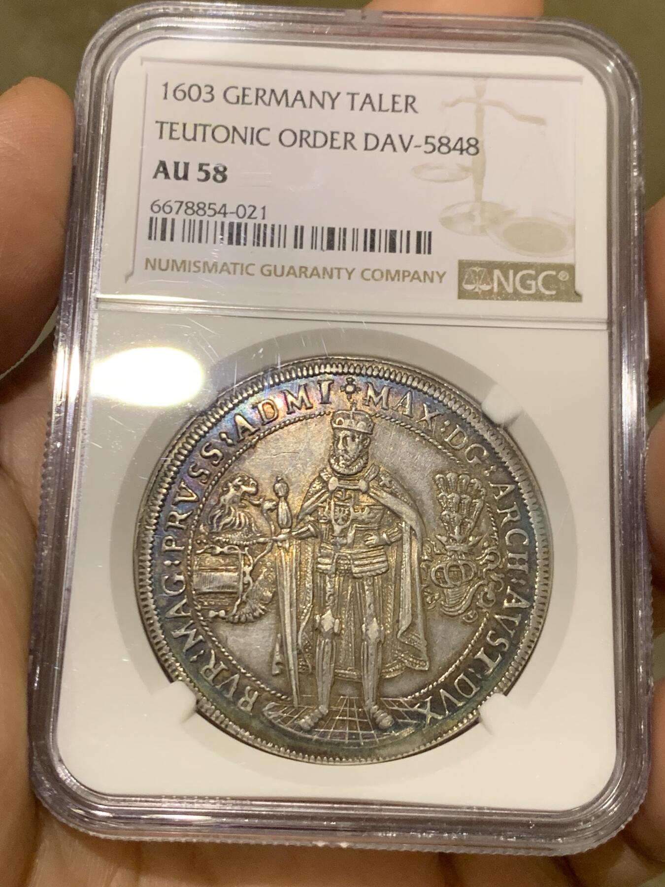 《竞宝斋》第481场 周日，周一 2场连拍 （全场包邮）20级店铺 欢迎送拍 NGC AU58 德国1603年条顿骑士泰勒大银币 双面五彩包浆 400多年的历史沉淀 充满惊喜的感官享受