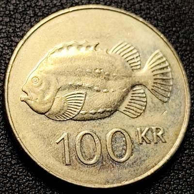 泉币菌-第229场-拍品多 请提前出价 铜光美品 圆鳍鱼 冰岛100克朗镍黄铜币  25.5毫米8.5克 巨人牛龙