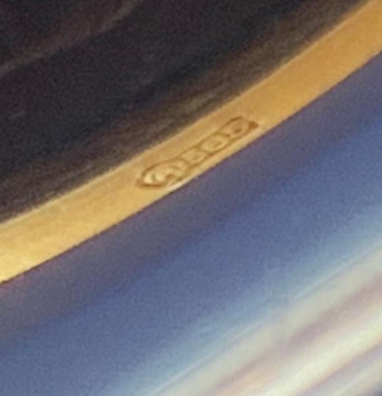 《竞宝斋》第481场 周日，周一 2场连拍 （全场包邮）20级店铺 欢迎送拍 NGC MS68 奥地利 日历金章 麦稀奇首见品种 罕见大金章 章面商业之神墨丘利与齿轮电车等工业元素完美融合 设计大气 雕刻极深 历经半个多世纪 依然保持着如新铸般的极美光泽与极致细节 不可多得的顶级藏品 30.61克 大规格 能查到的同款最近成交记录 4080美元成交 边铭图片太难拍了 具体见最后一张图 自行判定后出价