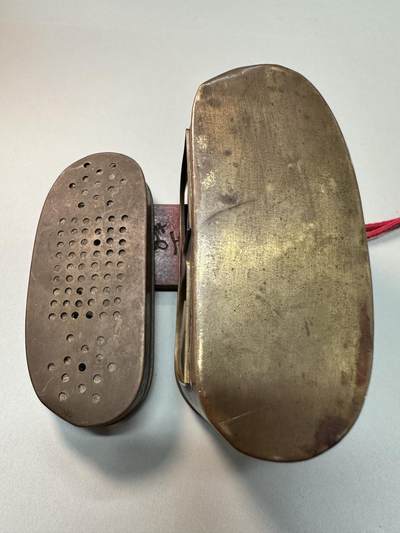 清-民国-建国｜老铜器专场.伍 民国/建国初老黄铜双窗鸣虫盒（玻璃为后配）