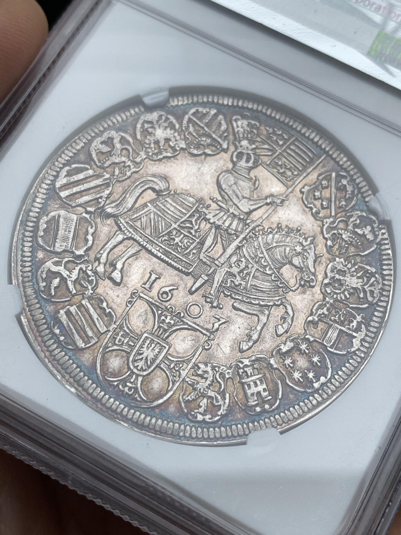 《竞宝斋》第481场 周日，周一 2场连拍 （全场包邮）20级店铺 欢迎送拍 NGC AU58 德国1603年条顿骑士泰勒大银币 双面五彩包浆 400多年的历史沉淀 充满惊喜的感官享受