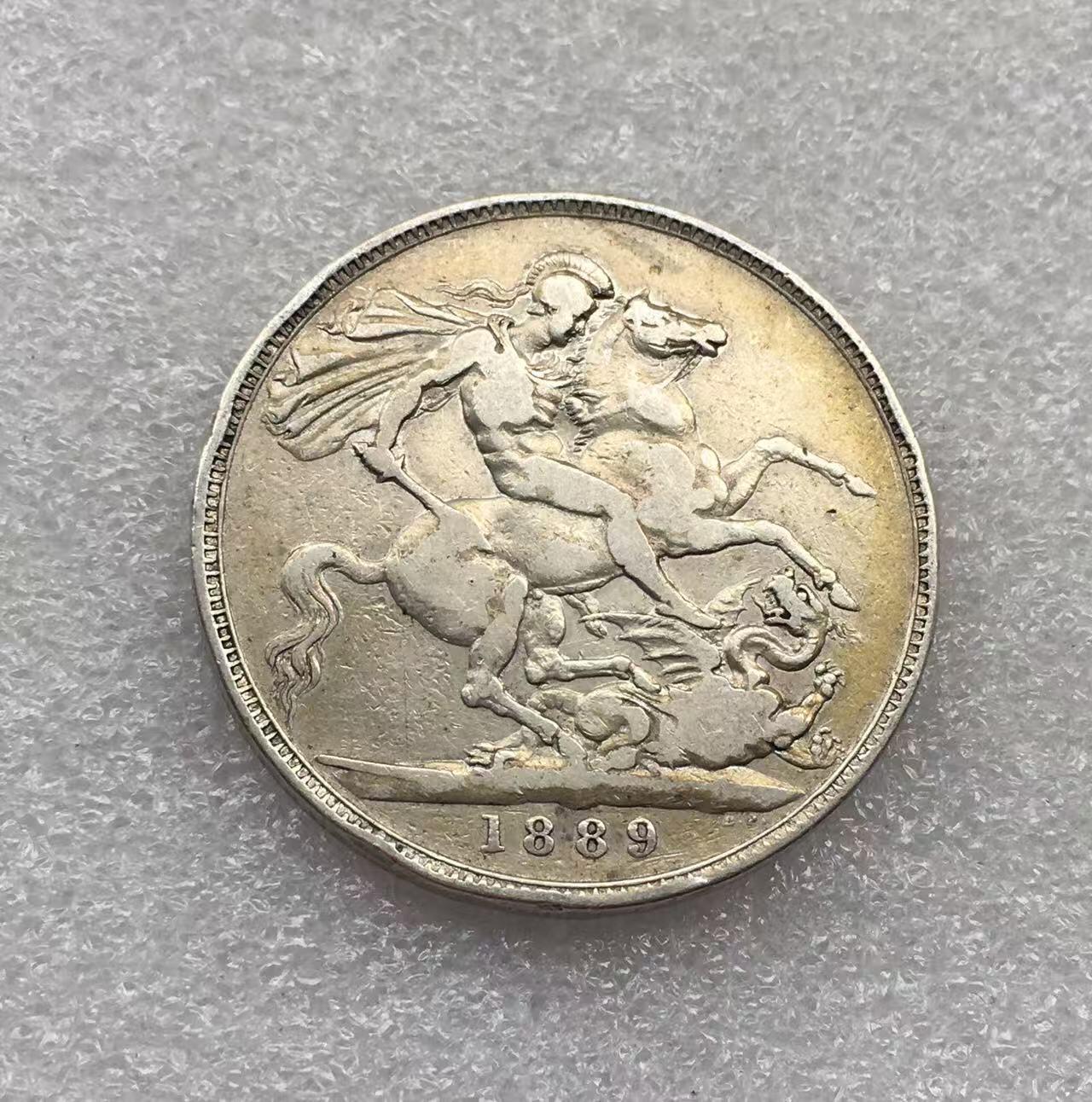 世界钱币专场拍卖 每周二开拍 1889年英国维多利亚女王高冠马剑一克朗银币