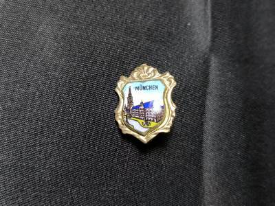 云宸嘉赏-勋臻佳藏四月精品大拍场次 - 联邦德国慕尼黑城邦荣誉市民证章  填色珐琅工艺做工精致带厂标