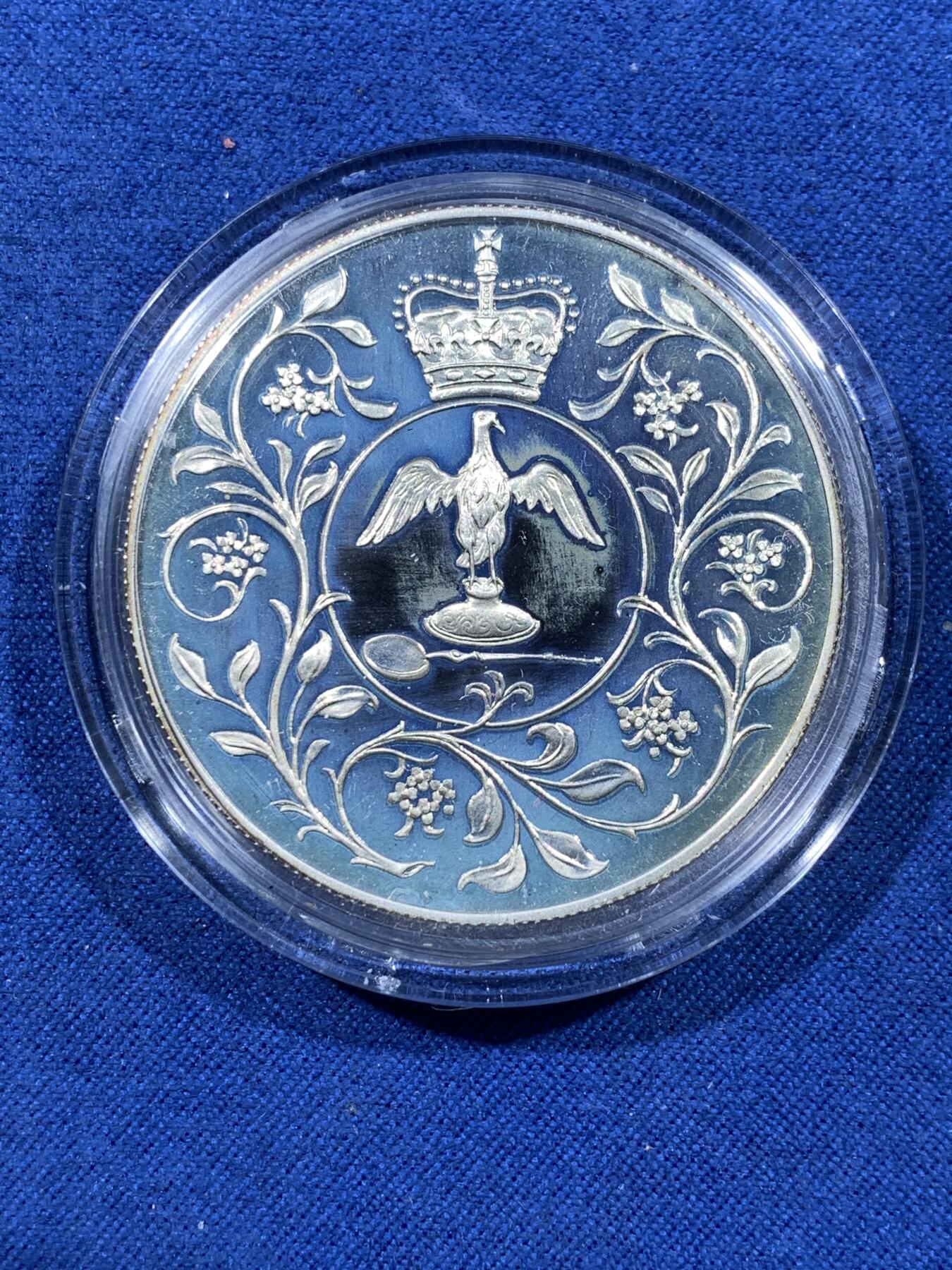 《竞宝斋》第481场 周日，周一 2场连拍 （全场包邮）20级店铺 欢迎送拍 英国1977年伊丽莎白二世登基25周年（银禧）25便士纪念银币（克朗型） 带盒