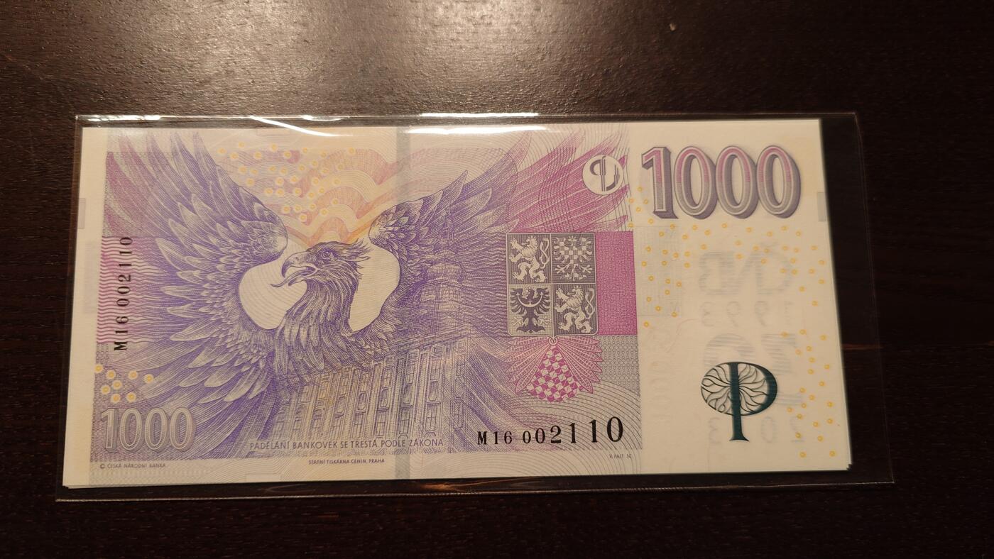 世界钱币～微拍第245期暨2026年第26期  新货卖剩品种部分上架提供选购【有看中的就一开始就出价，别为了晚付几天押金拖到最后，这里没出价的只要群里卖掉了就会撤】 【一口价已售出】2023年捷克1000克朗纪念钞全新绝品无47尾号110