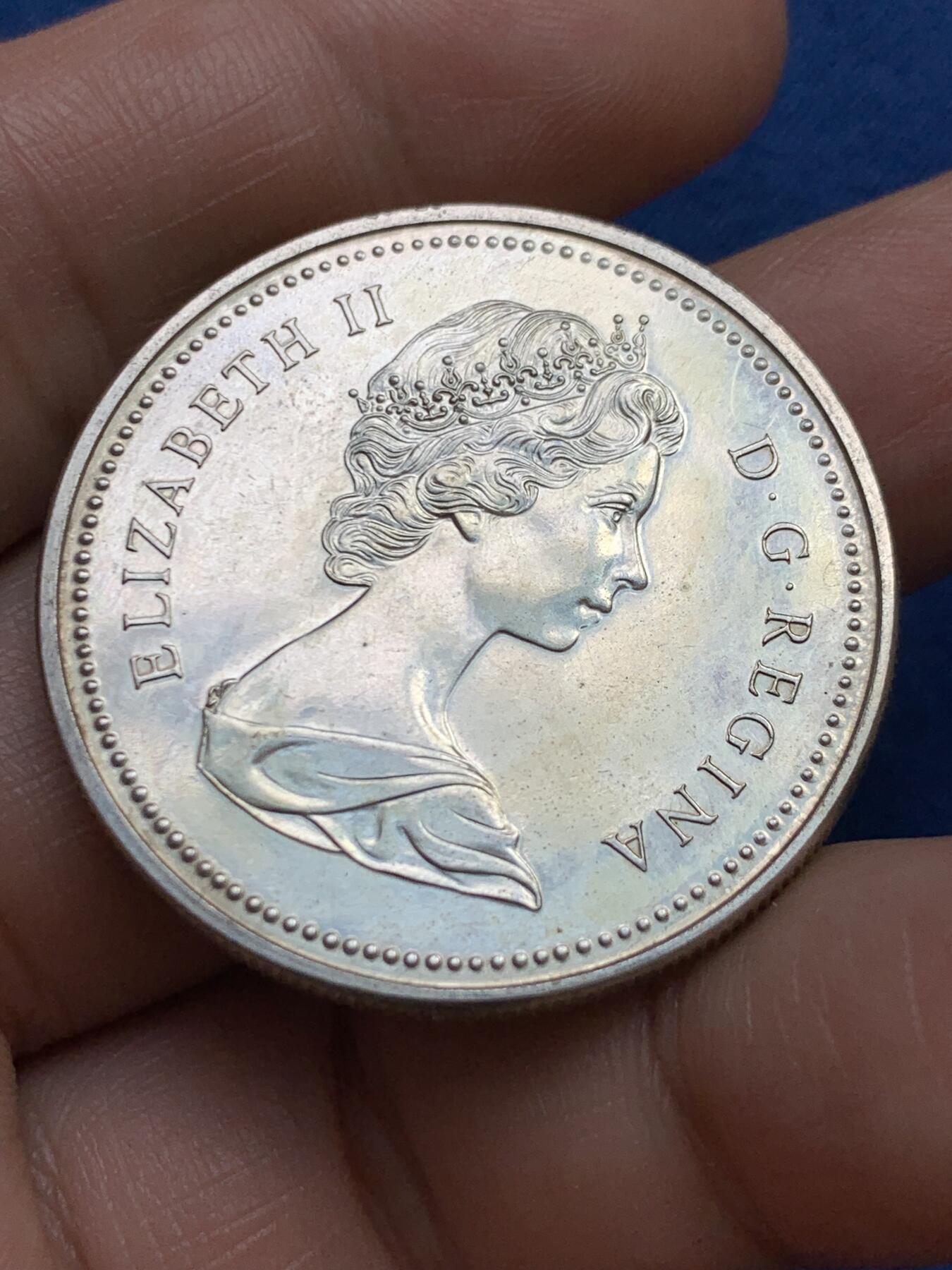 《竞宝斋》第482场 周日，周一 2场连拍 （全场包邮）20级店铺 欢迎送拍 加拿大1973年皇家骑警1元银币 500银 23.5克