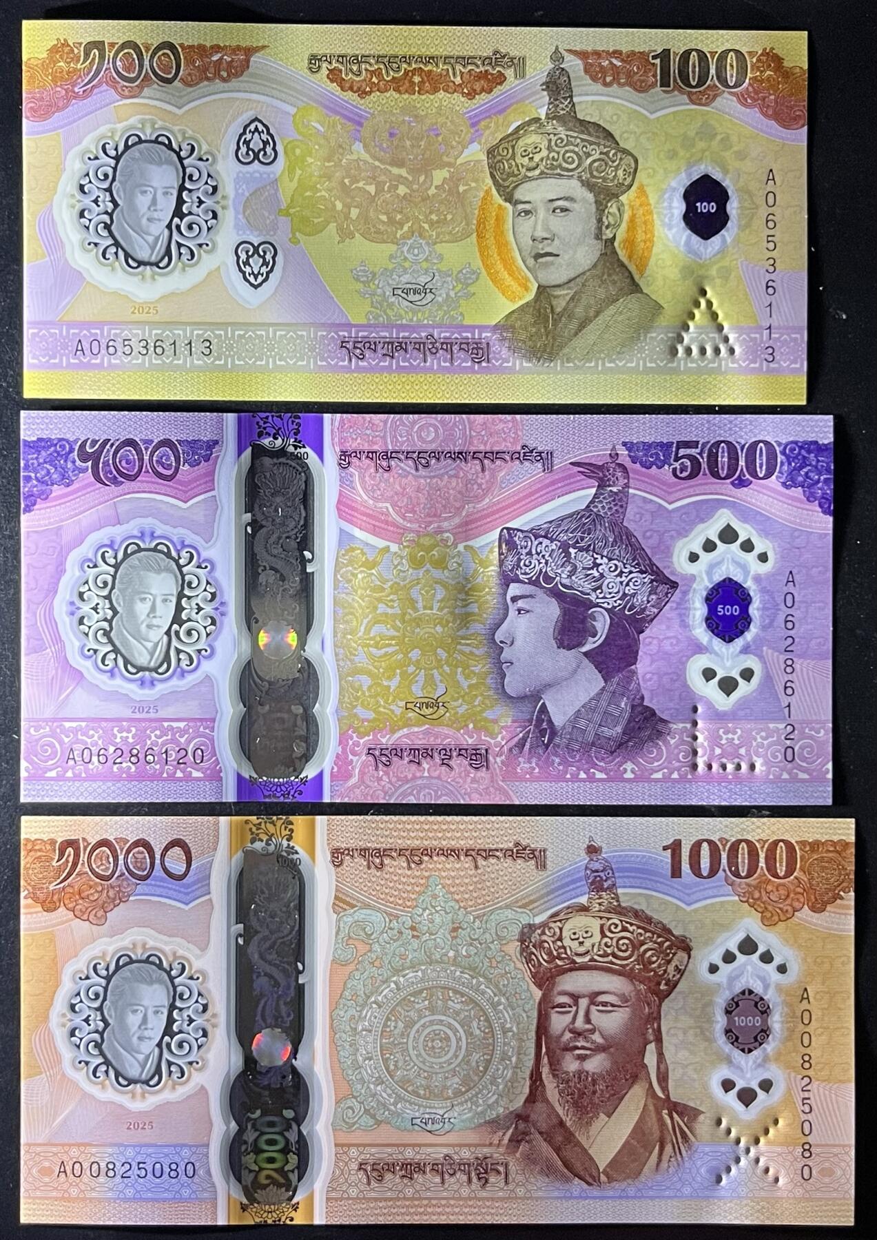 小福收藏拍卖第205期 裸钞场 本期有多张豹子号靓号  大量民国钞 百慕大样钞洋葱冠全套  阿富汗首年份查希尔国王和独立纪念碑 仅发行1000枚亚克力砖封蒙古20000图格里克帝国800周年纪念钞 卢旺达 东加勒比 斯里兰卡等多国精美纸币