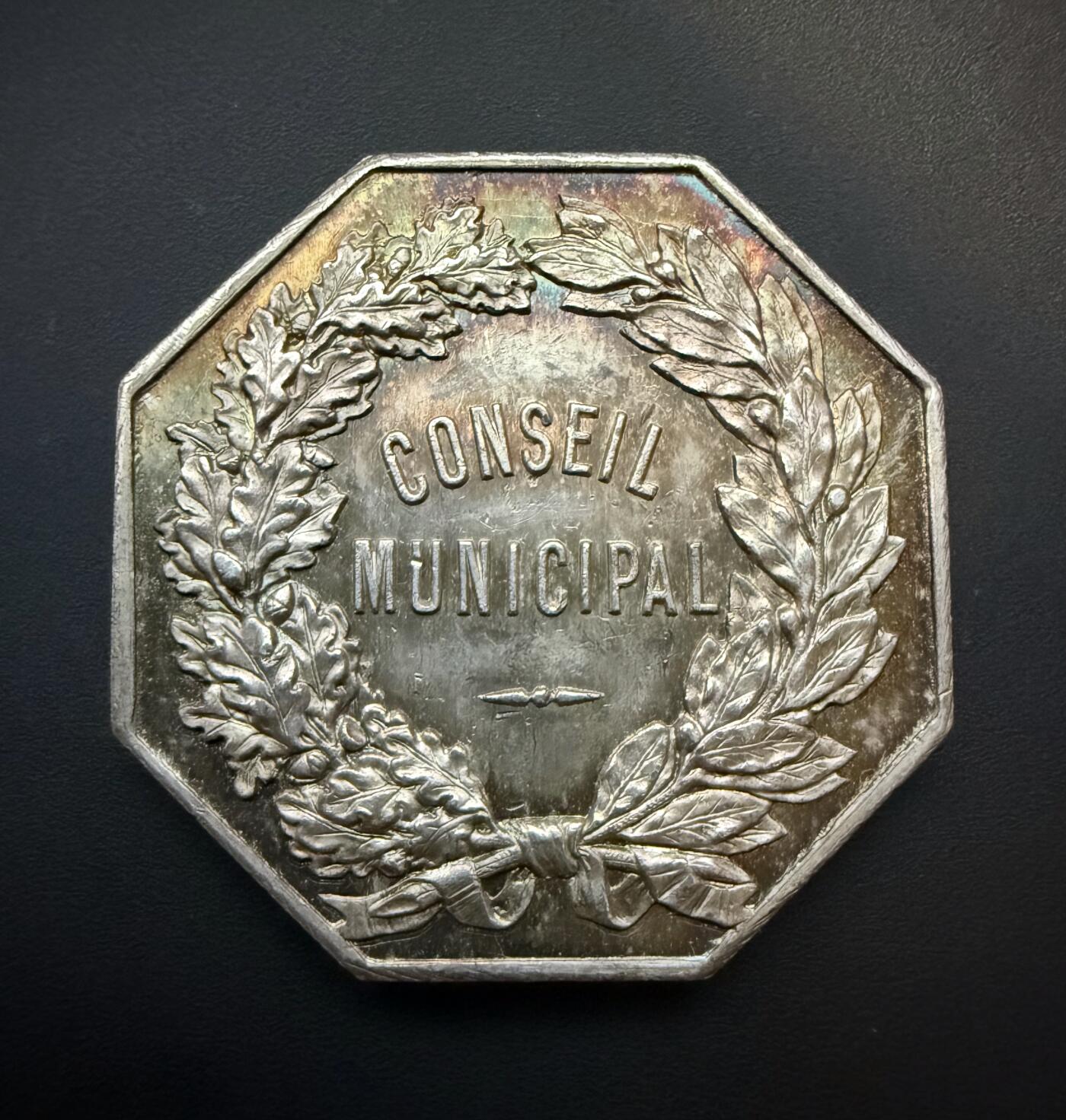 【周六 19:30】乾藏阁外国银币专场・裸币 / 评级币 + 银章铜章 保真包老 19世纪法国桑利斯市政厅八角银章