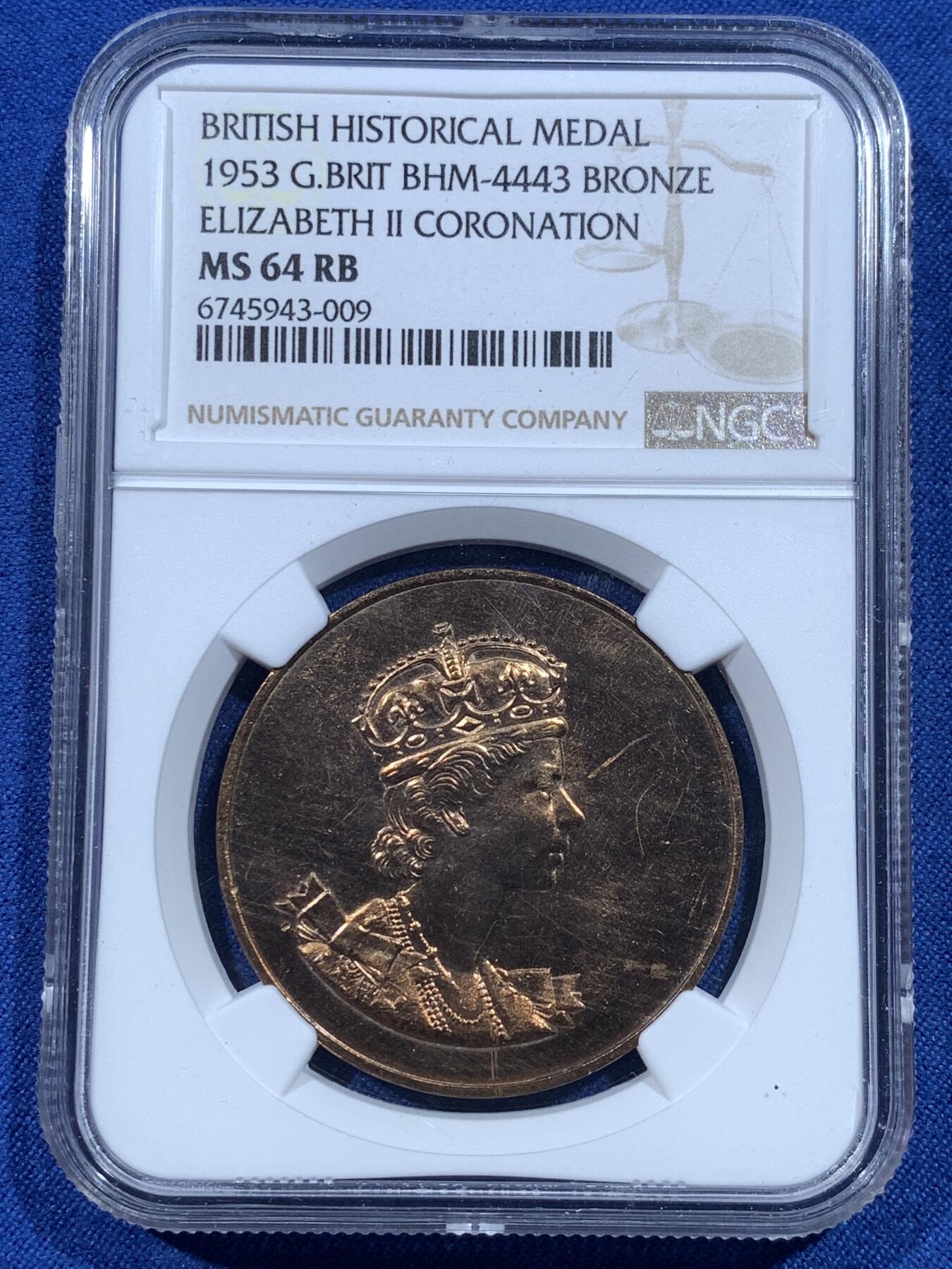 《竞宝斋》第482场 周日，周一 2场连拍 （全场包邮）20级店铺 欢迎送拍 NGC MS64RB 英国1953年伊丽莎白女王登基铜章，英皇加冕系列，高分不常见。背面帆船劈波斩浪，伊伊年轻靓丽