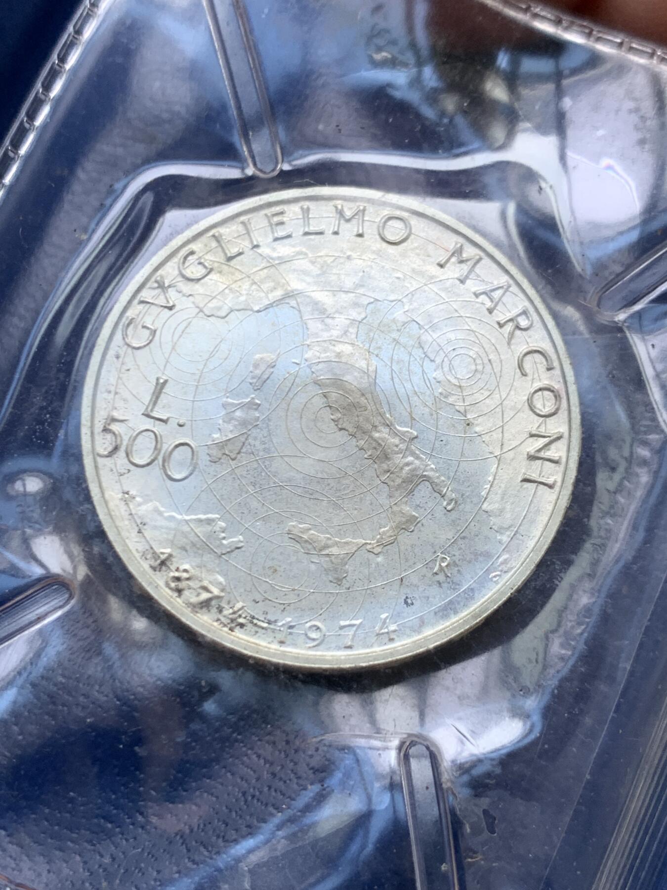 《竞宝斋》第482场 周日，周一 2场连拍 （全场包邮）20级店铺 欢迎送拍 小钱包 意大利1974年无线电报之父伽利尔摩·马可尼诞辰100周年500里拉纪念银币 背面意大利地图配无线电花纹很有设计感 835银 11克
