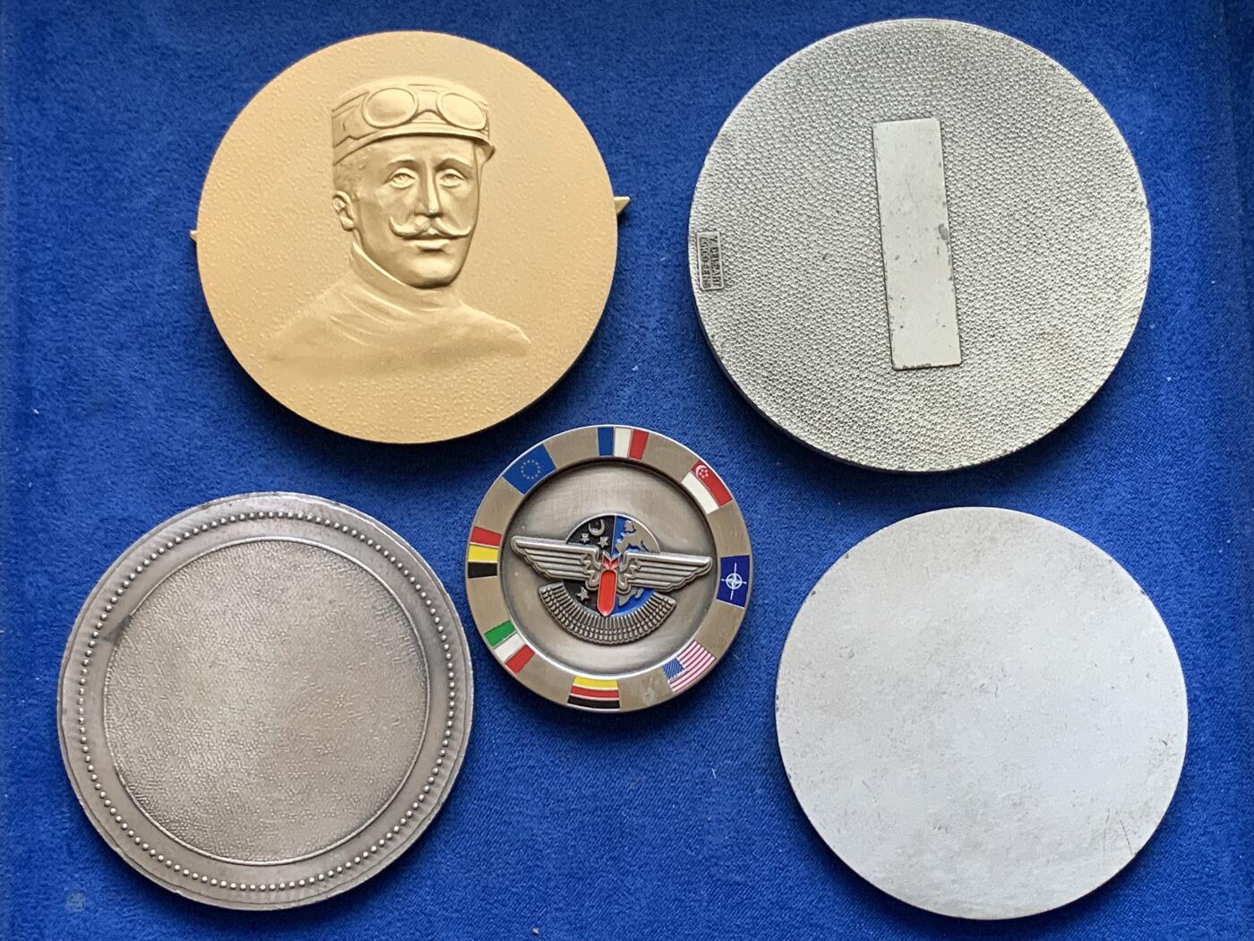 《竞宝斋》第482场 周日，周一 2场连拍 （全场包邮）20级店铺 欢迎送拍 五枚一组 法国军事题材铜章 总重600克 49.5mm-79mm