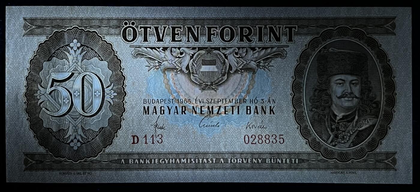 小福收藏拍卖第205期 裸钞场 本期有多张豹子号靓号  大量民国钞 百慕大样钞洋葱冠全套  阿富汗首年份查希尔国王和独立纪念碑 仅发行1000枚亚克力砖封蒙古20000图格里克帝国800周年纪念钞 卢旺达 东加勒比 斯里兰卡等多国精美纸币