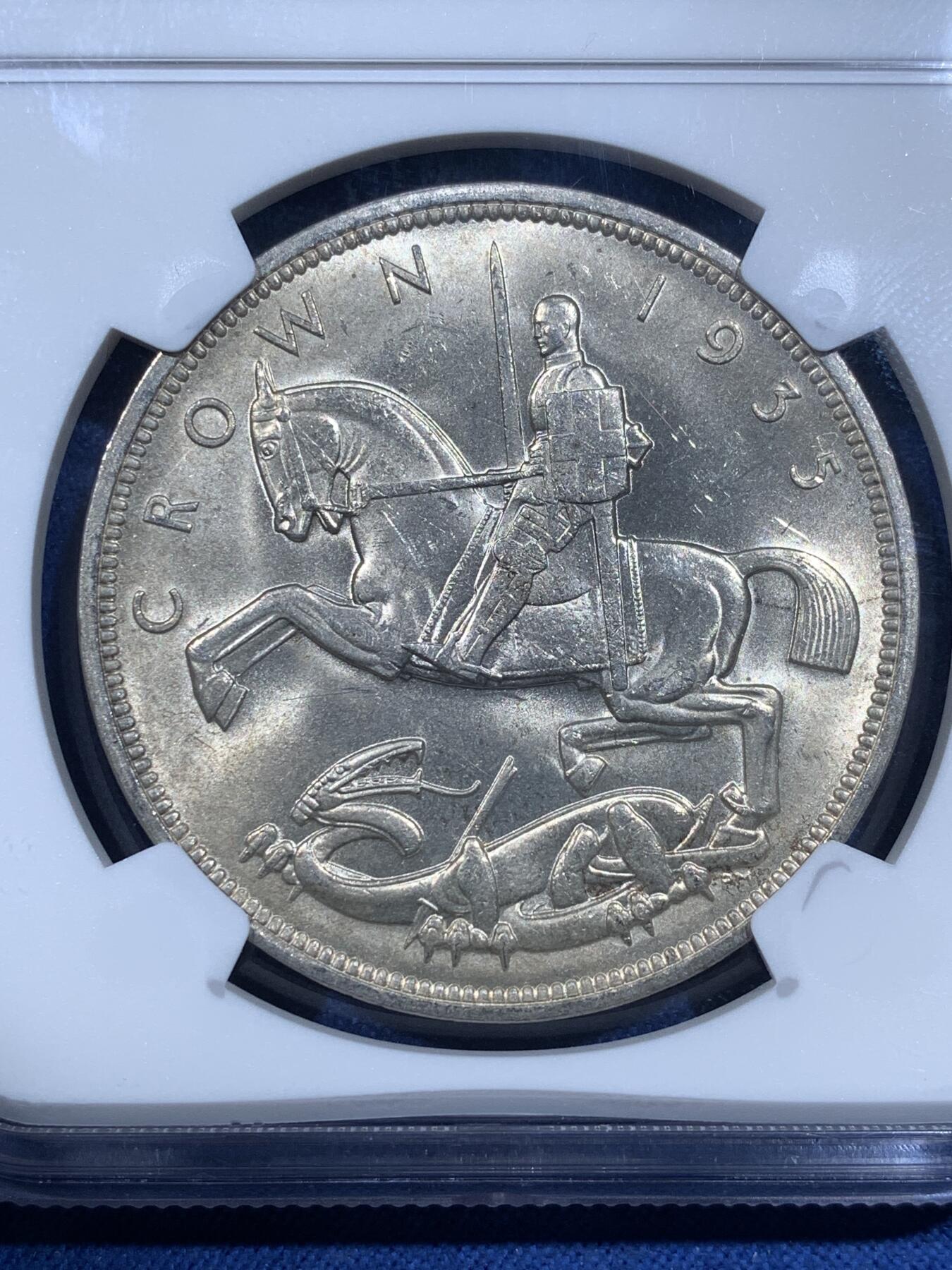 《竞宝斋》第482场 周日，周一 2场连拍 （全场包邮）20级店铺 欢迎送拍 NGC MS61 英国1935年乔治五世木马剑银币，爆霜感，整体状态很好，感觉低评了。