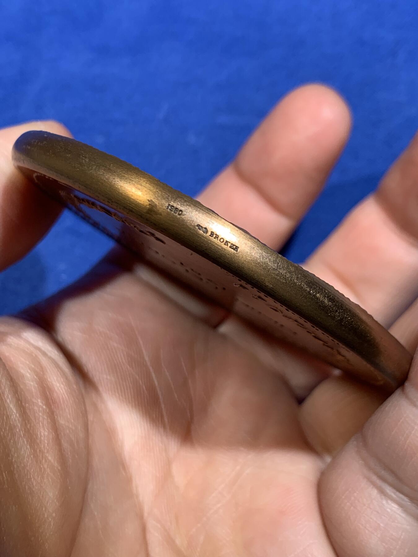 《竞宝斋》第482场 周日，周一 2场连拍 （全场包邮）20级店铺 欢迎送拍 法国海豚与少女复古大铜章 167.8克 67.5mm 带盒