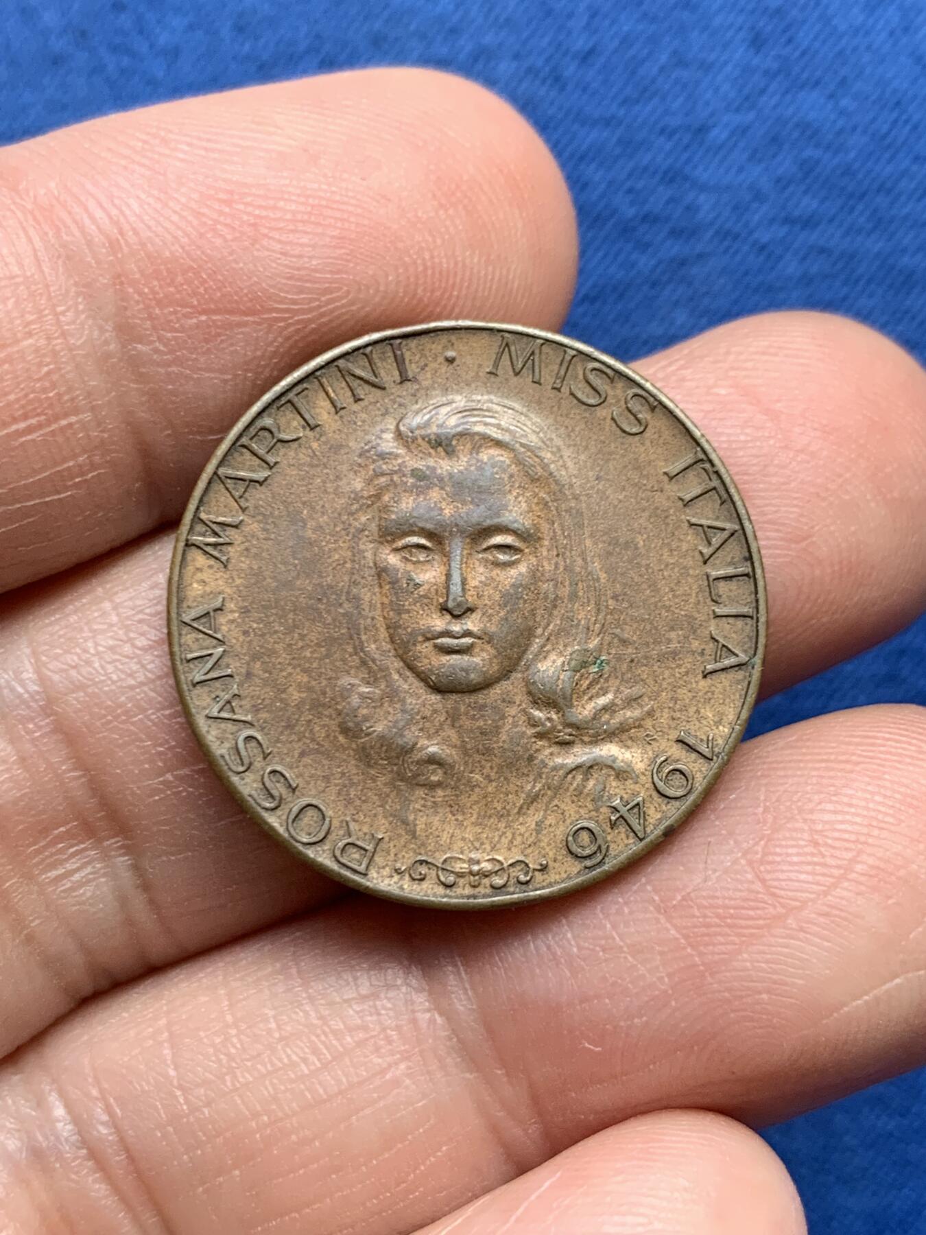 《竞宝斋》第482场 周日，周一 2场连拍 （全场包邮）20级店铺 欢迎送拍 少见意大利1946年香水女神10里拉（代币）