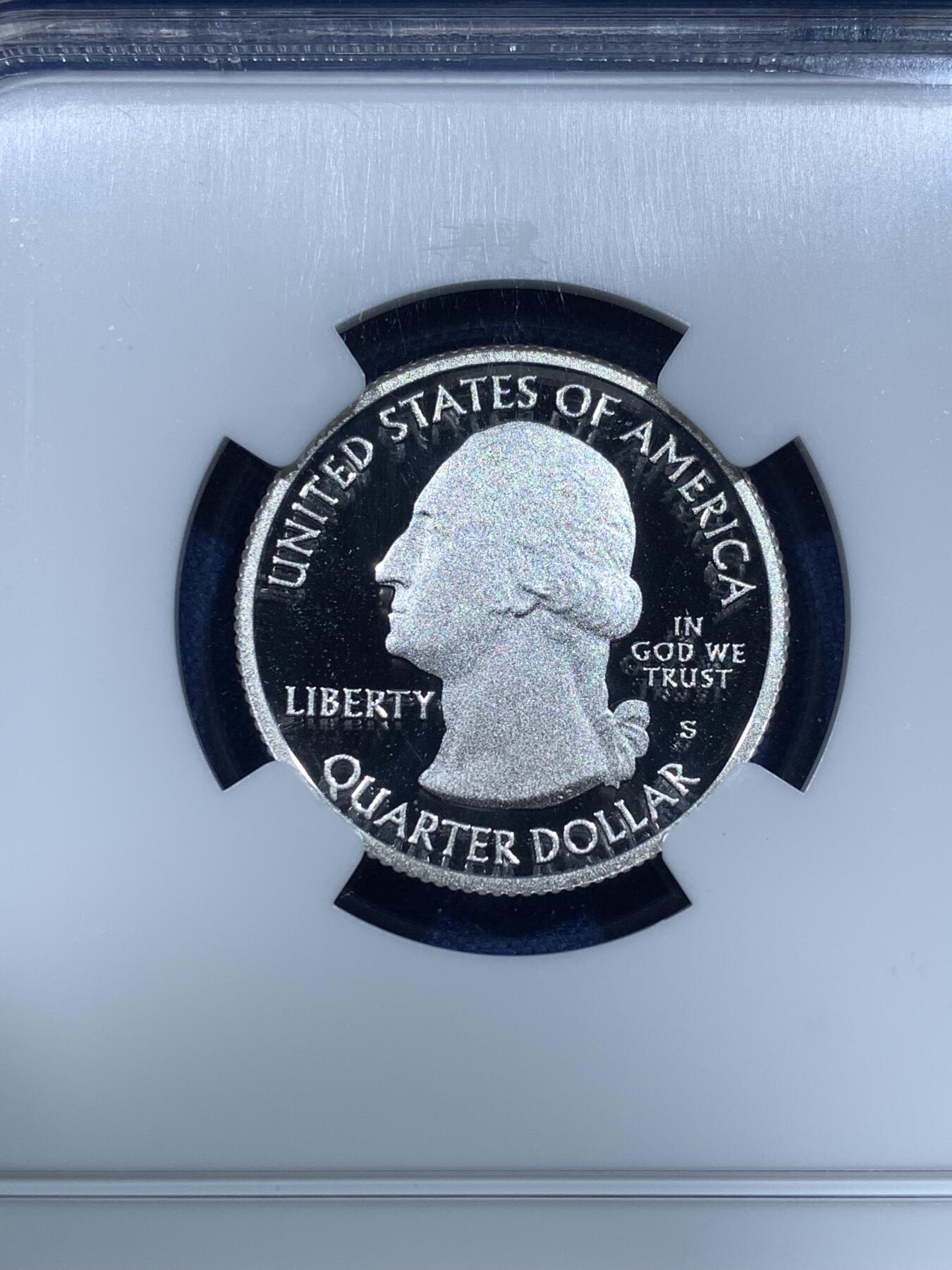 《竞宝斋》第482场 周日，周一 2场连拍 （全场包邮）20级店铺 欢迎送拍 NGC PF70UC 美国2010年美丽美国-胡德山国家森林公园1/4元精制银币，PROOF精制币，打制精美，小巧精致，状态一流，冠军分。