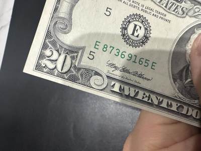 《外钞收藏家》第六百二十九期（精品场）（长期征集拍品、欢迎藏友们联系合作） 1993年美国小头版20美元 全新 尾165 边上有个裁剪瑕疵