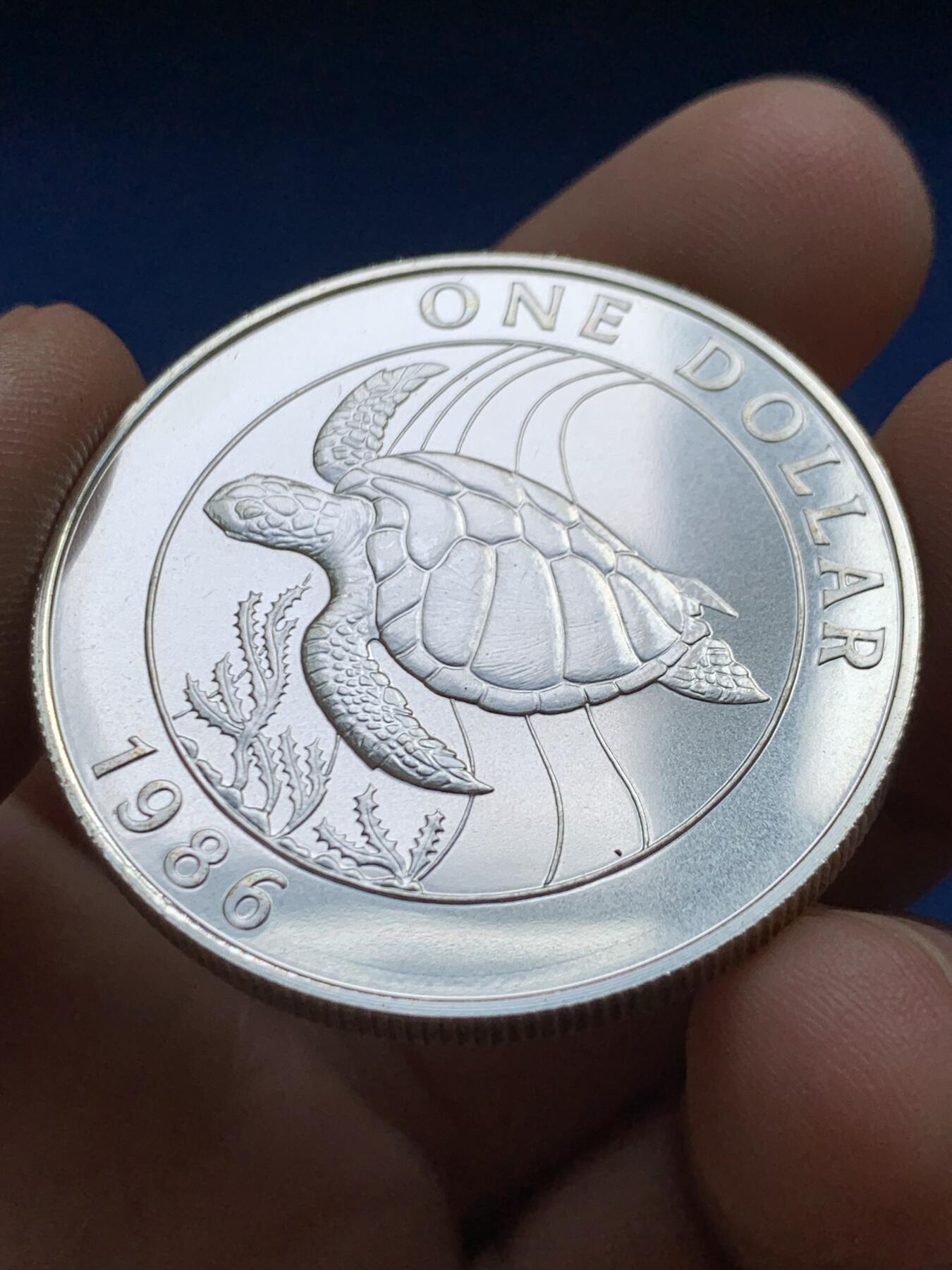 《竞宝斋》第482场 周日，周一 2场连拍 （全场包邮）20级店铺 欢迎送拍 百慕大1986年海龟1元银币（普制），925银，28.28克，海洋生物主题，海龟浮雕栩栩如生，品相很美，世界野生动物银币系列精品，收藏级品相